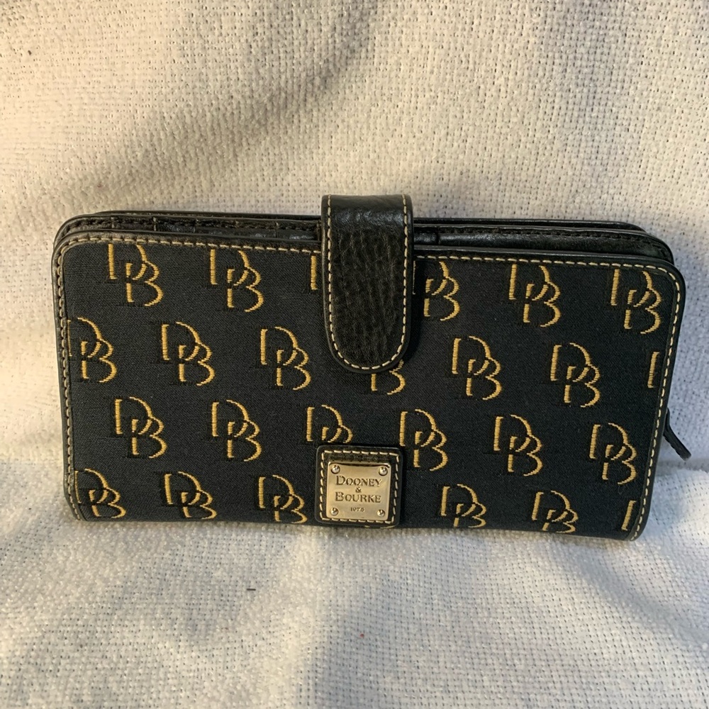 Gorgeous DOONEY & BOURKE Wallet Black & Gold Color